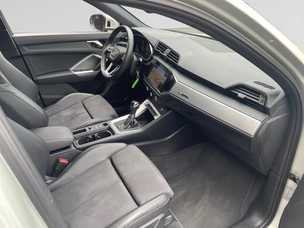 AUDI Q3 Sportback (2024) — foto 7 van 21
