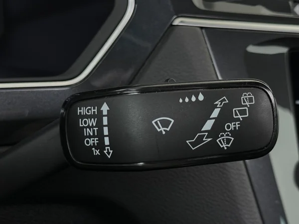 VOLKSWAGEN Tiguan (2023) — foto 17 van 33