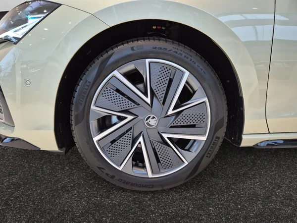 SKODA Superb SW (2026) — foto 8 van 25