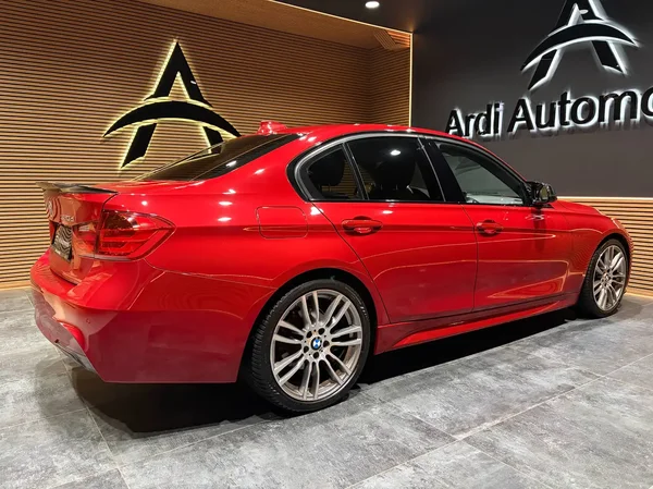 Bmw 320 (2015) — foto 14 van 23