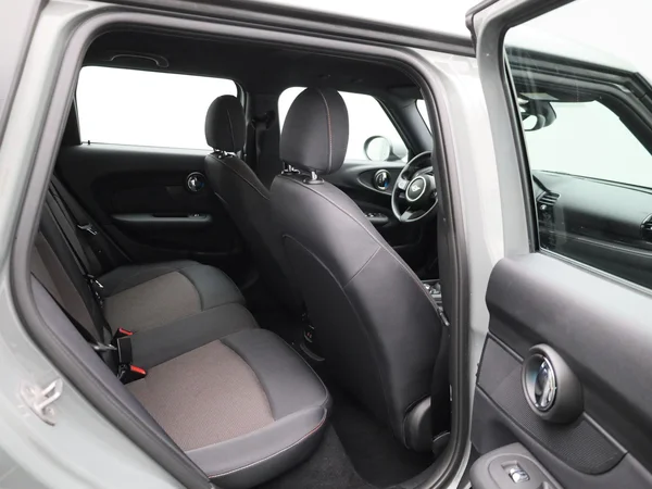 MINI Clubman (2022) — foto 29 van 41