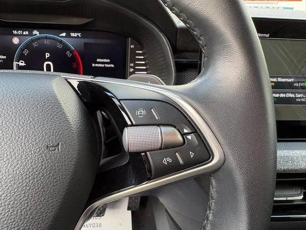 SKODA Kamiq (2025) — foto 3 van 19