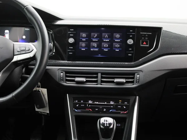 Volkswagen Taigo (2023) — foto 2 van 41