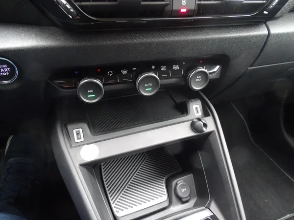 Citroën C4 (2022) — foto 11 van 22