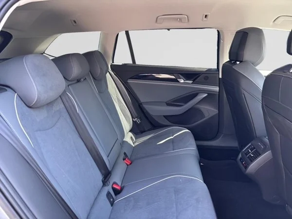 VOLKSWAGEN Passat SW (2025) — foto 8 van 25