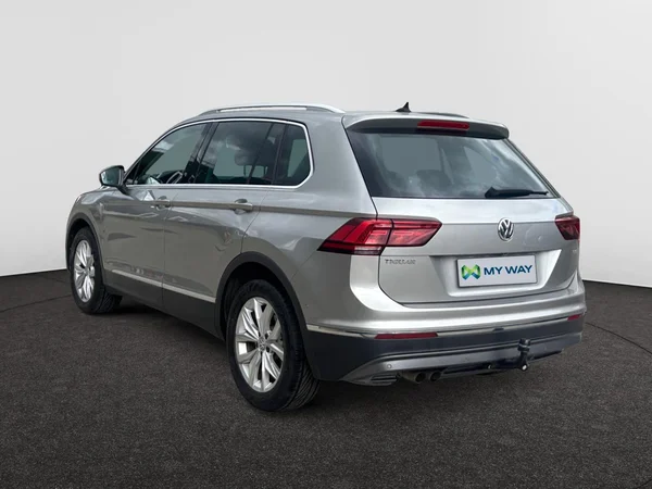VOLKSWAGEN Tiguan (2017) — foto 18 van 24