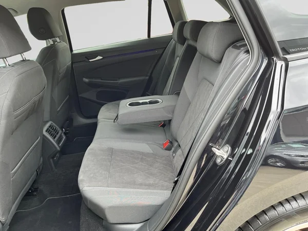 VOLKSWAGEN Golf VIII SW (2025) — foto 19 van 22