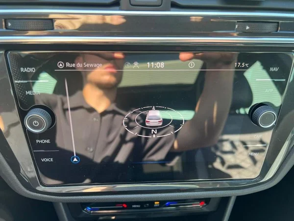 VOLKSWAGEN Tiguan (2022) — foto 26 van 34