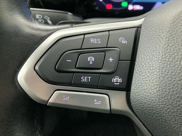 VOLKSWAGEN Golf Variant VIII (2021) — foto 3 van 36