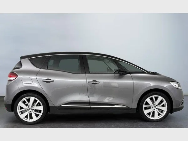 Renault Scénic (2019) — foto 17 van 23
