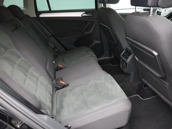 VOLKSWAGEN Tiguan (2019) — foto 10 van 18