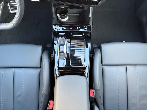 AUDI Q6 e-tron (2026) — foto 5 van 15