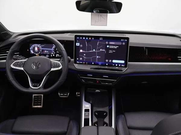 Volkswagen Passat (2024) — foto 5 van 32