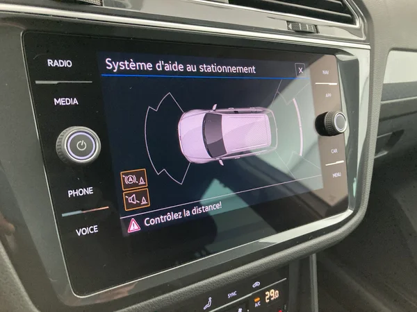 VOLKSWAGEN Tiguan (2021) — foto 21 van 36