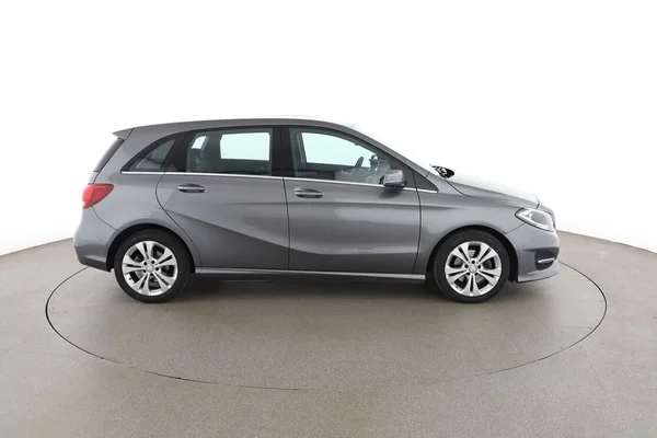 Mercedes-Benz B-Klasse (2016) — foto 13 van 16