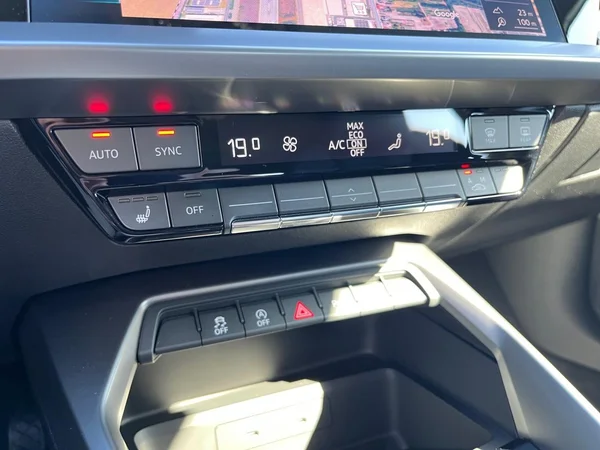 AUDI A3 Sportback (2025) — foto 8 van 22