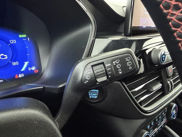 FORD Kuga (2022) — foto 15 van 36