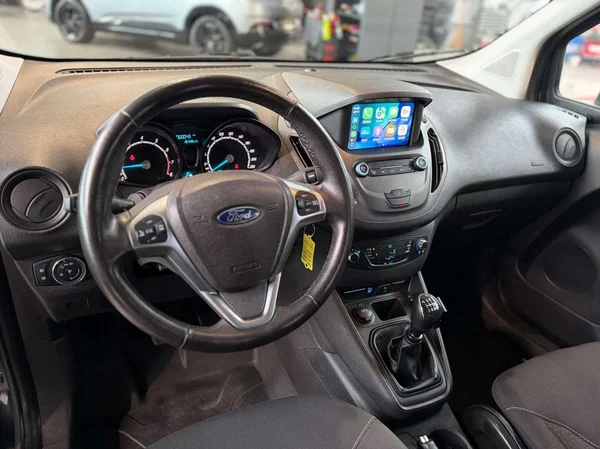 Ford Transit Courier (2023) — foto 16 van 16