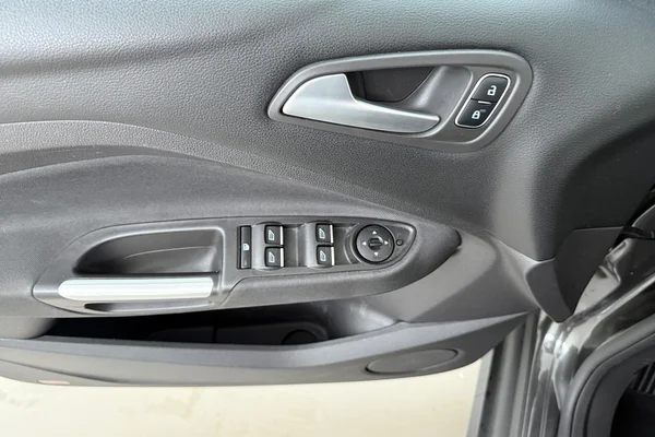 Ford C-Max (2017) — foto 8 van 28