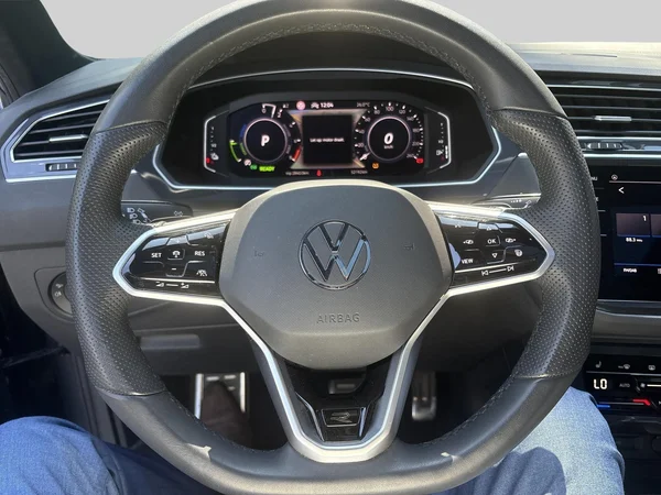 Volkswagen Tiguan (2021) — foto 2 van 16