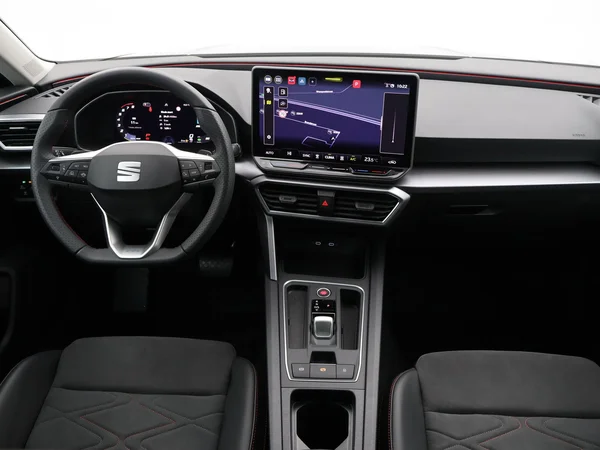 SEAT Leon (2024) — foto 13 van 21