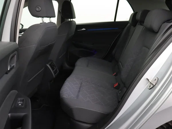 VOLKSWAGEN Golf (2020) — foto 5 van 28