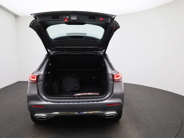 Mercedes-Benz GLA (2022) — foto 3 van 48