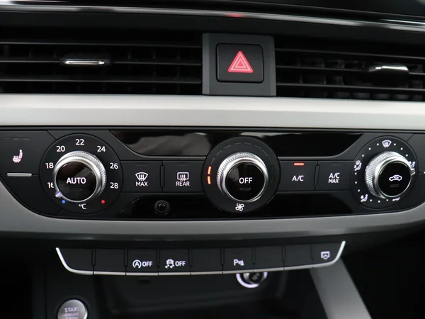 AUDI A4 (2020) — foto 17 van 28