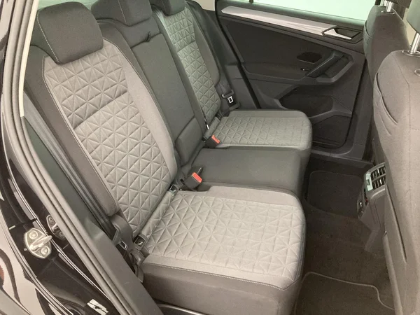 VOLKSWAGEN Tiguan (2022) — foto 25 van 36