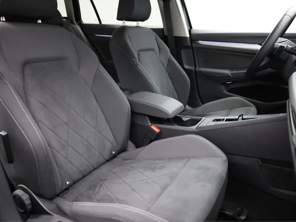 VOLKSWAGEN Golf VIII SW (2024) — foto 15 van 20