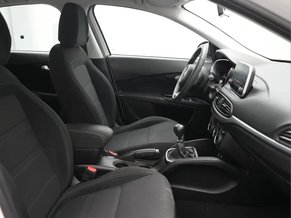 FIAT Tipo Hatchback (2016) — foto 8 van 22