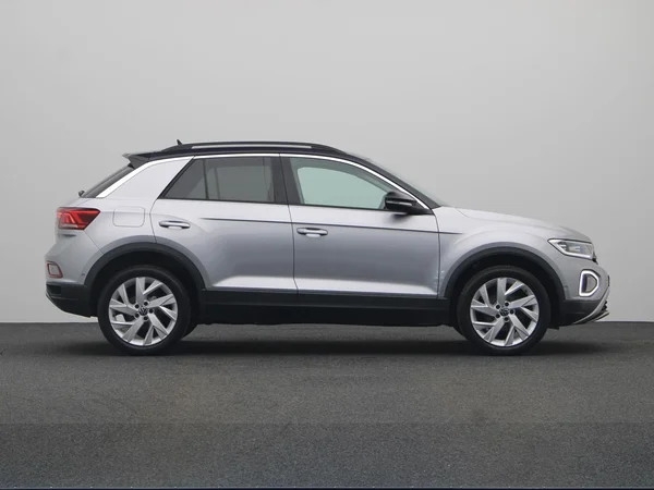 VOLKSWAGEN T-Roc (2022) — foto 17 van 19