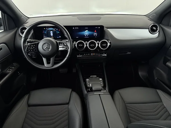 MERCEDES GLA 180 (2023) — foto 29 van 29