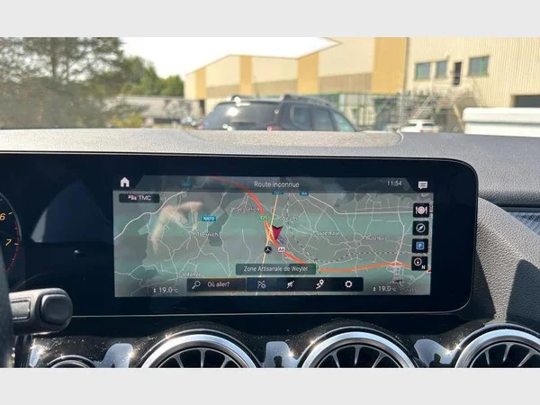 Mercedes-Benz GLA 180 (2022) — foto 6 van 29