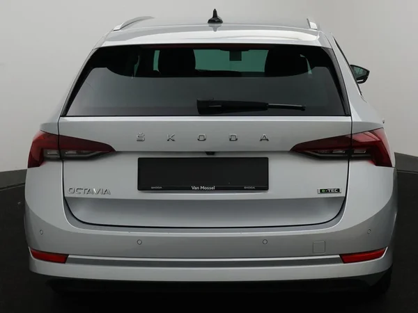 SKODA Octavia SW (2024) — foto 2 van 29