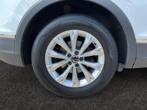 VOLKSWAGEN Tiguan (2022) — foto 9 van 22