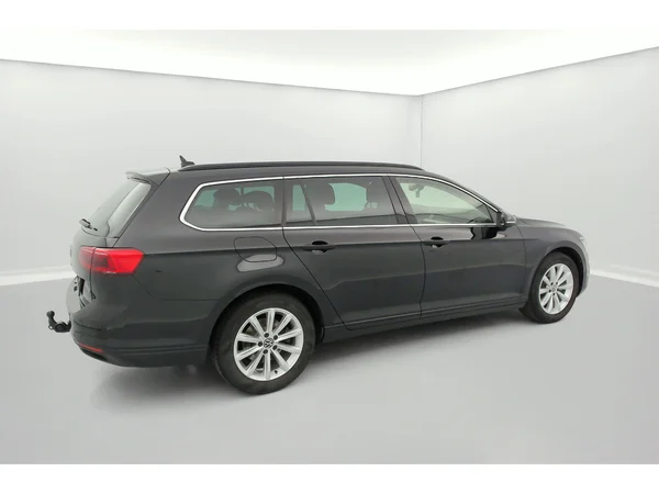 VOLKSWAGEN Passat Variant (2024) — foto 2 van 35