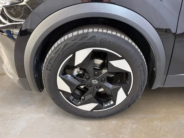 Renault Captur (2024) — foto 3 van 30