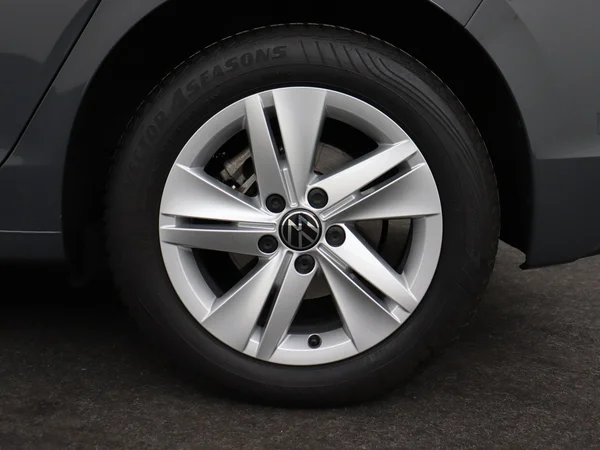 VOLKSWAGEN Golf (2024) — foto 7 van 28