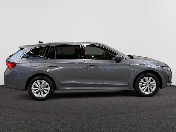 SKODA Octavia Combi (2026) — foto 2 van 24