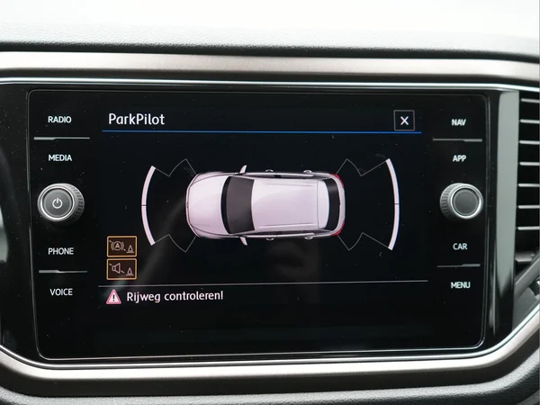 VOLKSWAGEN T-Roc (2019) — foto 11 van 25
