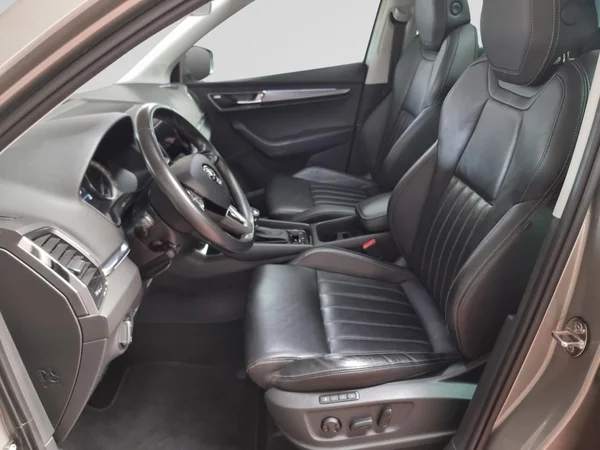 SKODA Karoq (2018) — foto 2 van 23