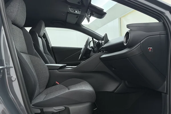 Toyota C-HR Hybrid (HEV) (2026) — foto 14 van 16