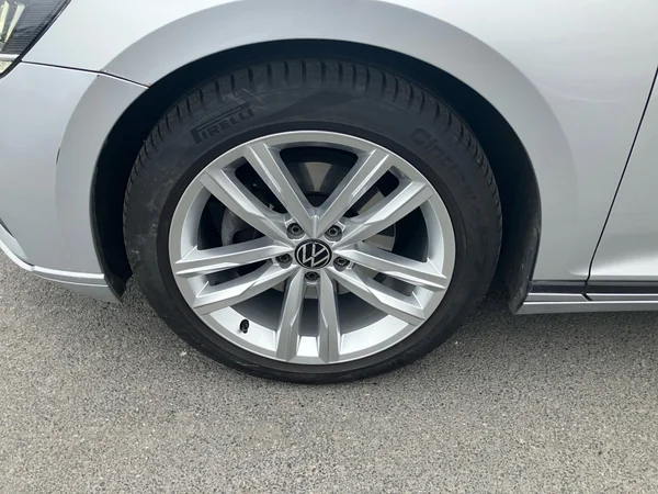 VOLKSWAGEN Passat SW (2020) — foto 6 van 25