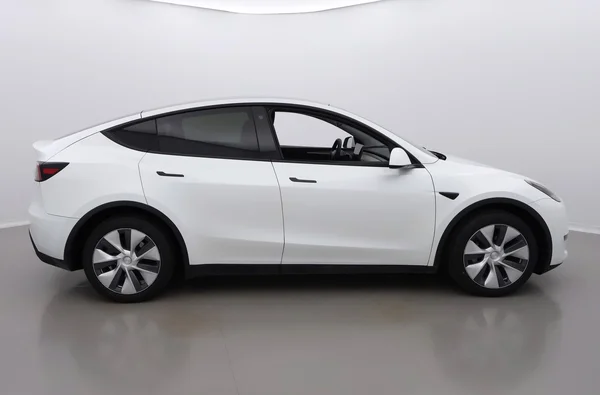 Tesla Model Y (2023) — foto 30 van 33