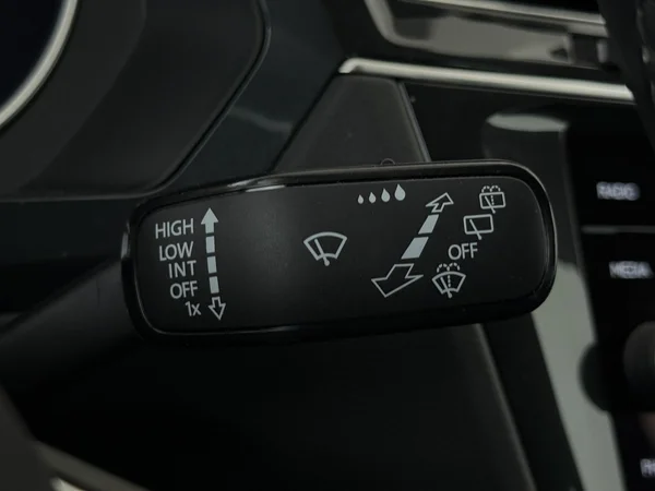 VOLKSWAGEN Tiguan (2022) — foto 16 van 28