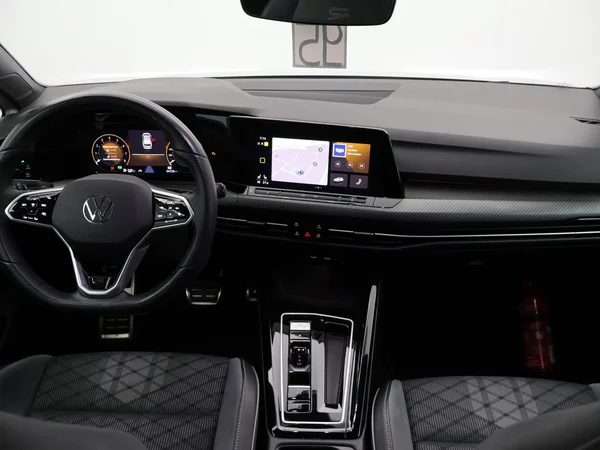 VOLKSWAGEN Golf VIII SW (2024) — foto 6 van 27