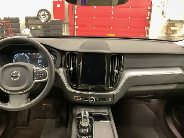 VOLVO XC60 (2019) — foto 2 van 24