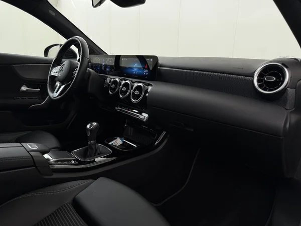 MERCEDES A 160 (2020) — foto 3 van 27