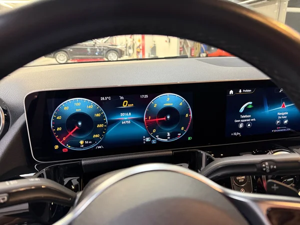 Mercedes-Benz B-180 (2019) — foto 8 van 30